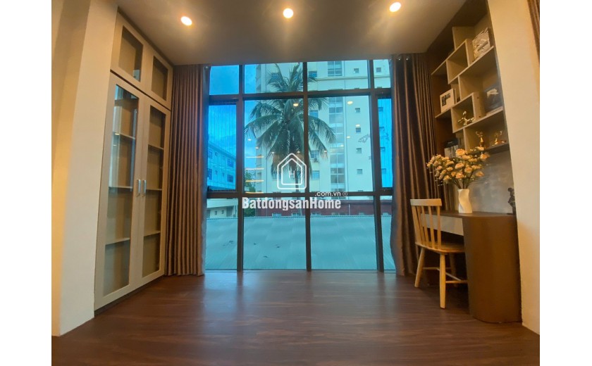 NHÀ ĐẸP Ở XUÂN THỦY -PHÂN LÔ - Ô TÔ - LÔ GÓC 2 MẶT NGÕ - 2 THOÁNG - VEW ĐH BÁO CHÍ TUYÊN TRUYỀN - KHU VỰC VIP - DÂN TRÍ CAO - AN SINH ĐỈNH - TẶNG FULL NỘI THẤT.